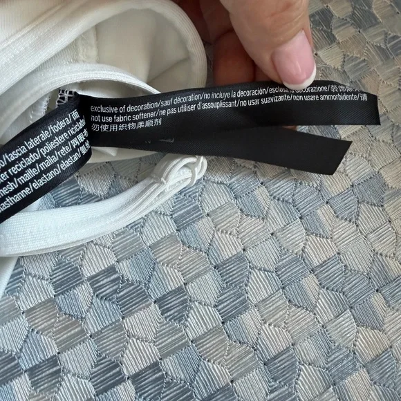 PINK Active sports bra. Ultimate lightly lined. Large.White.Strappy back detail. - Picture 12 of 14